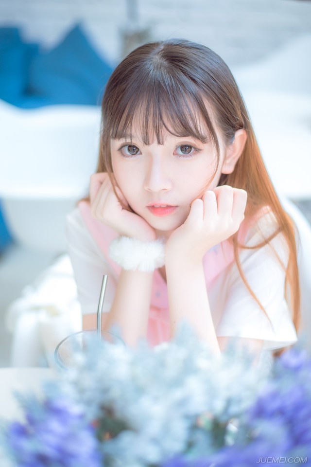 这世上没有谁比谁活的容易，只是有人在呼天喊地，有人在静默坚守。